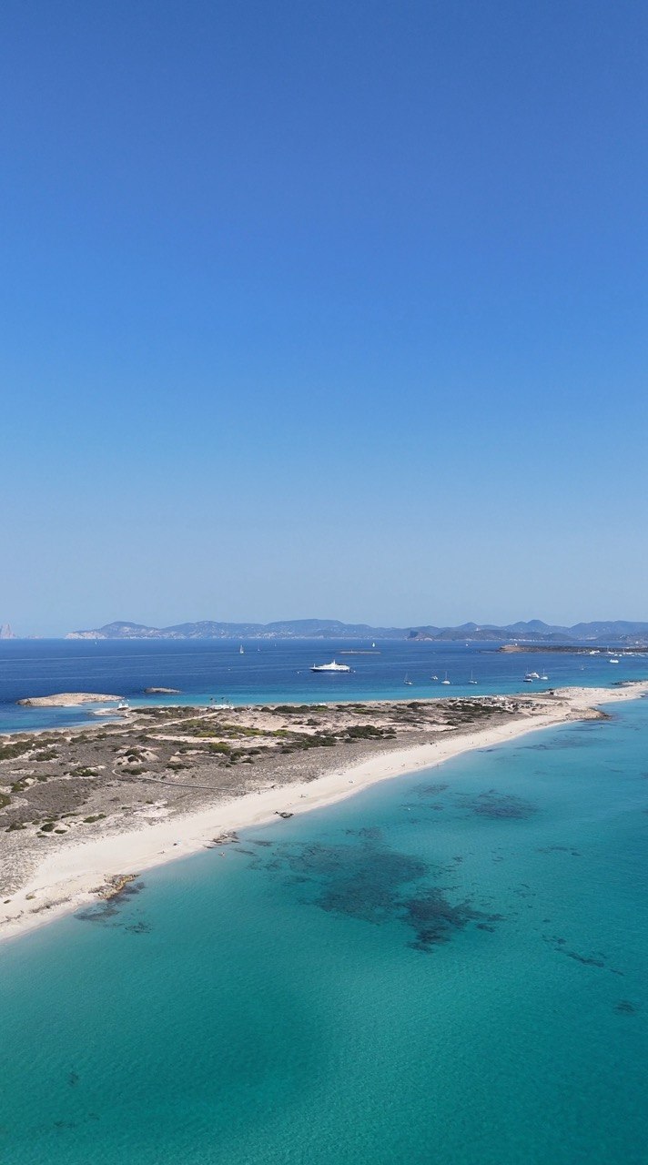 Velero grupos Valencia – Ses Illetes Formentera aguas turquesas | VelaMagna